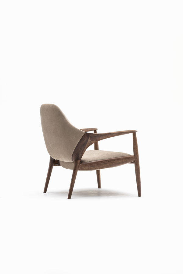 KUNST Armchair, Walnut (oiled), Almond leather