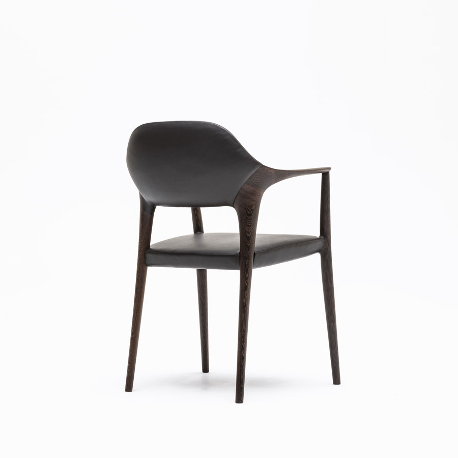 KUNST Diningchair, long arm, Wenge (oiled), Shade:Ebony leather