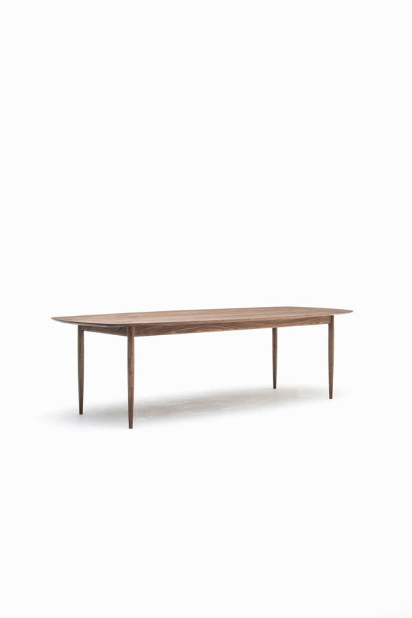 KUNST Table, Walnut (oiled), Solid w2600